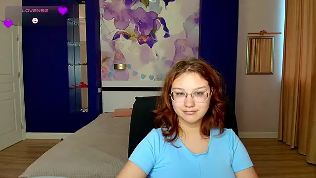 Snapshot of AngelinaLow chatting on 11-24-25, 12:27 AngelinaLow online show from 11-24-25, 12:27