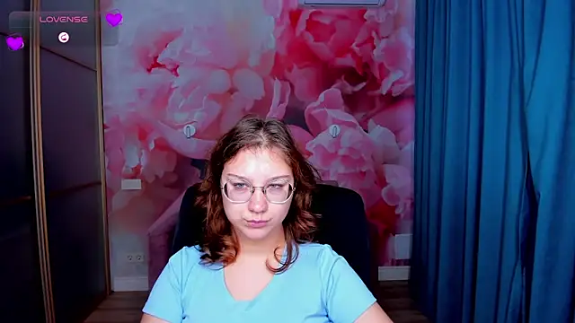 Snapshot of AngelinaLow chatting on 11-25-25, 12:38 AngelinaLow online show from 11-25-25, 12:38