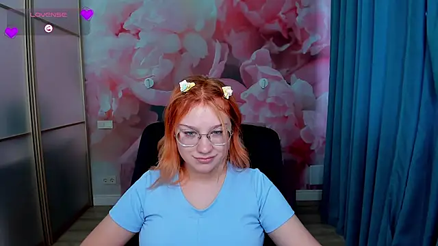 Snapshot of AngelinaLow chatting on 11-27-25, 12:29 AngelinaLow online show from 11-27-25, 12:29