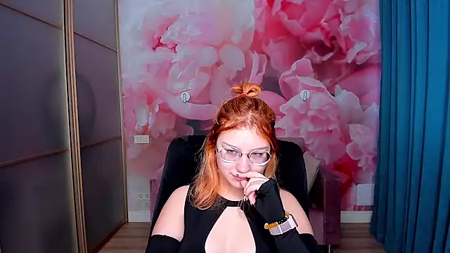 Snapshot of AngelinaLow chatting on 12-02-25, 12:32 AngelinaLow online show from 12-02-25, 12:32