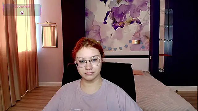 Snapshot of AngelinaLow chatting on 12-19-25, 12:23 AngelinaLow online show from 12-19-25, 12:23