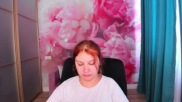 AngelinaLow online show from 06-08-26, 11:32