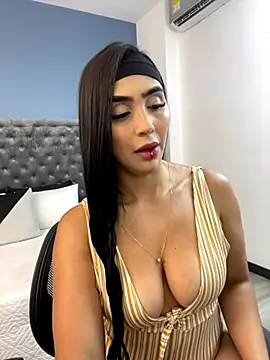 Snapshot of ChloeLambert chatting on 09-18-25, 11:18 ChloeLambert online show from 09-18-25, 11:18