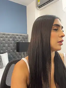 Snapshot of ChloeLambert chatting on 10-01-25, 10:38 ChloeLambert online show from 10-01-25, 10:38