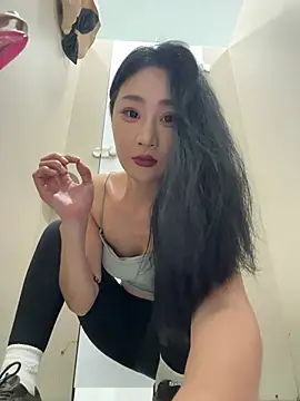 Snapshot of linger-23 chatting on 05-16-26, 10:47 linger-23 online show from 05-16-26, 10:47