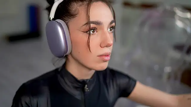 mystica  online show from 12-18-25, 09:59