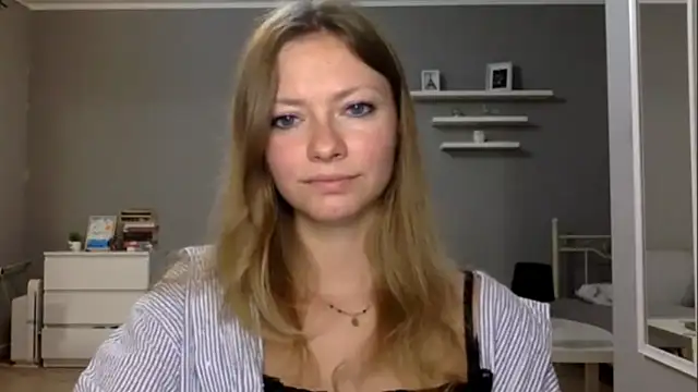 Snapshot of MillieShow chatting on 12-21-25, 06:26 MillieShow online show from 12-21-25, 06:26