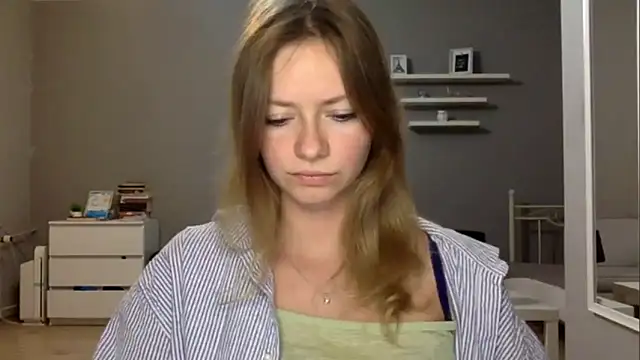 Snapshot of MillieShow chatting on 01-06-26, 09:50 MillieShow online show from 01-06-26, 09:50