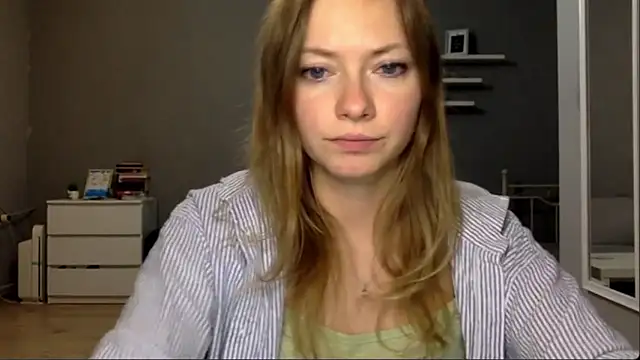 Snapshot of MillieShow chatting on 01-12-26, 09:53 MillieShow online show from 01-12-26, 09:53