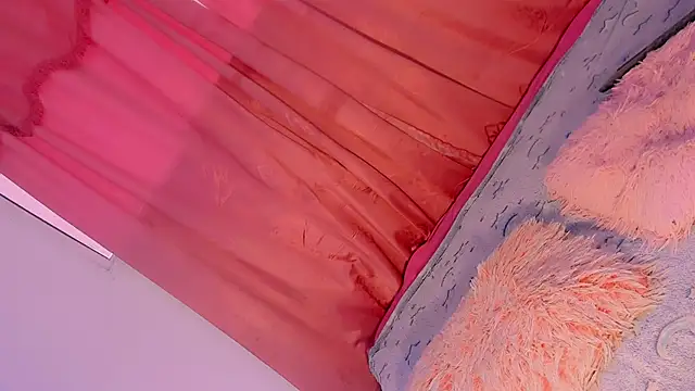 Snapshot of Mariana-ofc chatting on 09-15-25, 11:54 Mariana-ofc online show from 09-15-25, 11:54