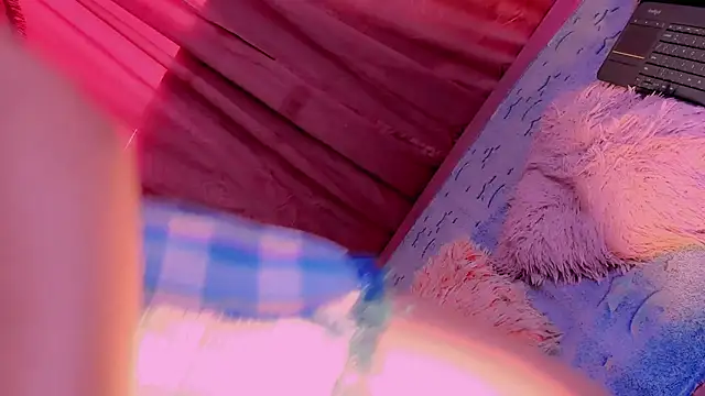 Snapshot of Mariana-ofc chatting on 09-24-25, 12:08 Mariana-ofc online show from 09-24-25, 12:08