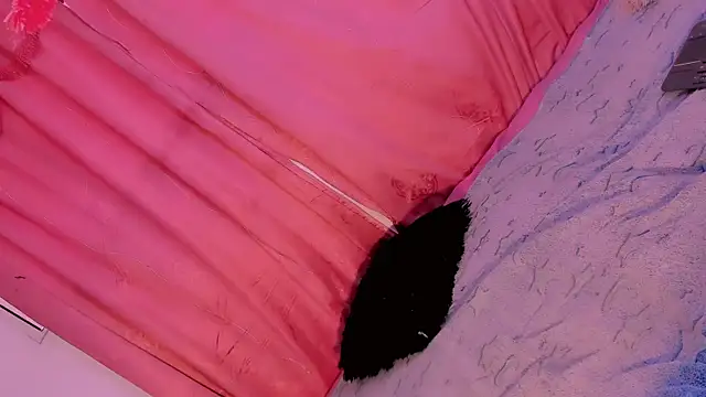 Snapshot of Mariana-ofc chatting on 11-05-25, 11:21 Mariana-ofc online show from 11-05-25, 11:21