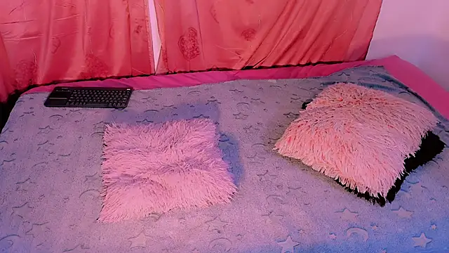 Snapshot of Mariana-ofc chatting on 11-11-25, 11:10 Mariana-ofc online show from 11-11-25, 11:10