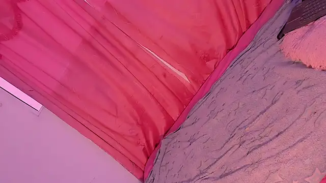 Snapshot of Mariana-ofc chatting on 11-18-25, 11:47 Mariana-ofc online show from 11-18-25, 11:47