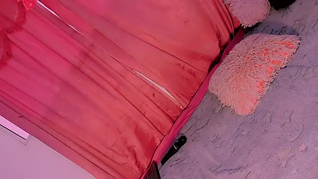 Snapshot of Mariana-ofc chatting on 11-21-25, 12:15 Mariana-ofc online show from 11-21-25, 12:15