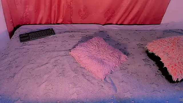 Snapshot of Mariana-ofc chatting on 11-29-25, 11:02 Mariana-ofc online show from 11-29-25, 11:02