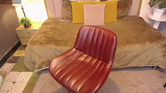 ailyn maury online show from 04-23-26, 01:24