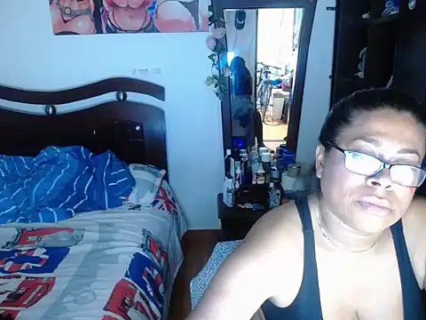 Tu-Reina online show from 12-15-25, 06:56