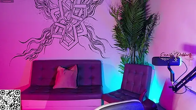 Emmi Roberts online show from 04-24-26, 12:57