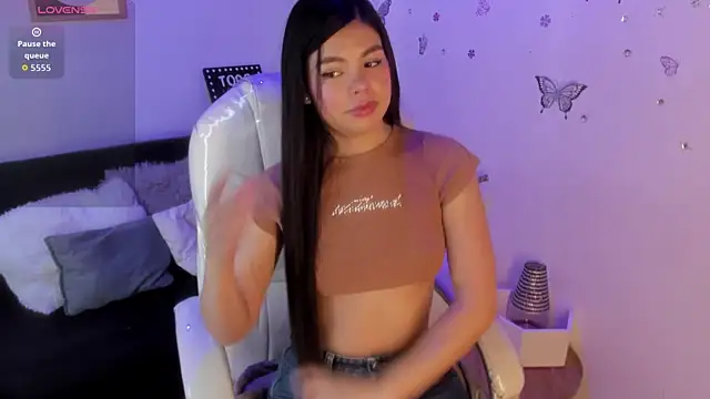 Pretty Johnson  online show from 04-11-26, 11:36