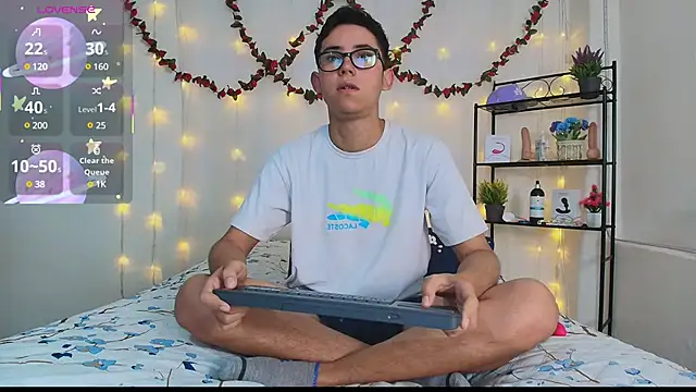 Danny-Swift13 online show from 03-18-25, 12:36