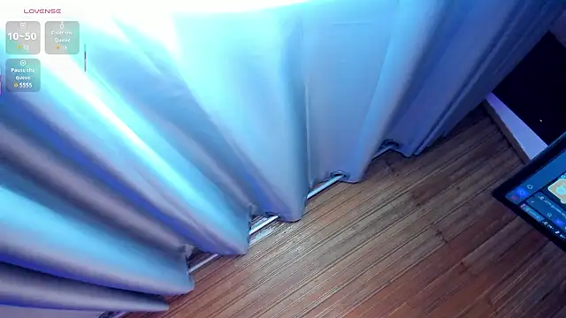 Snapshot of alice_kingsley_ chatting on 03-08-26, 02:04 alice kingsley online show from 03-08-26, 02:04