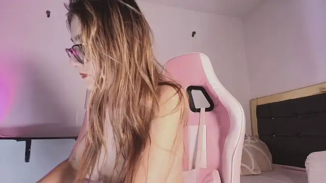 Snapshot of Nicole_blake_ chatting on 10-11-25, 02:26 Nicole blake online show from 10-11-25, 02:26