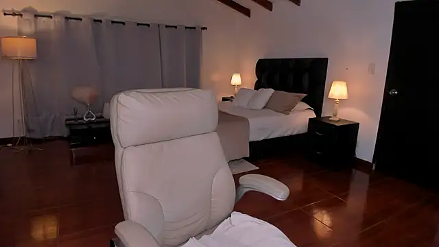 karla hill 28 online show from 12-17-25, 03:12