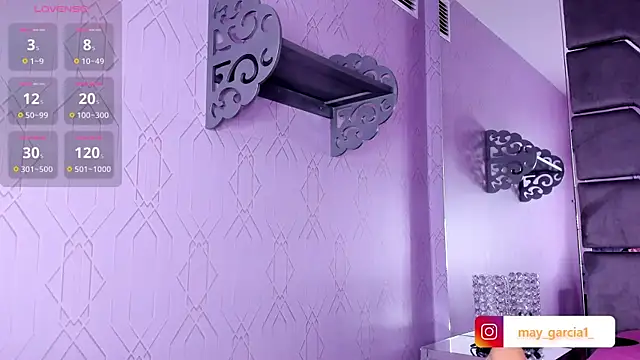 Snapshot of may_fox06 chatting on 10-11-25, 10:47 may fox06 online show from 10-11-25, 10:47