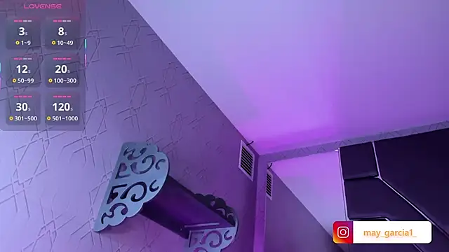 Snapshot of may_fox06 chatting on 10-29-25, 10:33 may fox06 online show from 10-29-25, 10:33