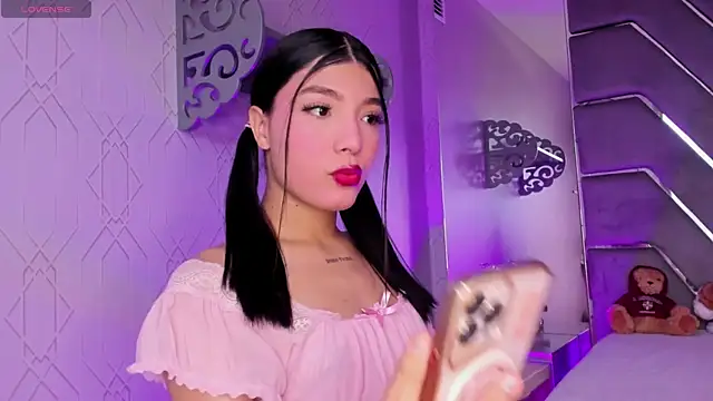 Snapshot of may_fox06 chatting on 11-10-25, 09:36 may fox06 online show from 11-10-25, 09:36