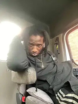 Snapshot of Sir-Tucker chatting on 03-17-25, 05:49 Sir-Tucker online show from 03-17-25, 05:49