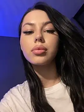 Snapshot of Leya_Foxhall chatting on 09-17-25, 11:39 Leya Foxhall online show from 09-17-25, 11:39