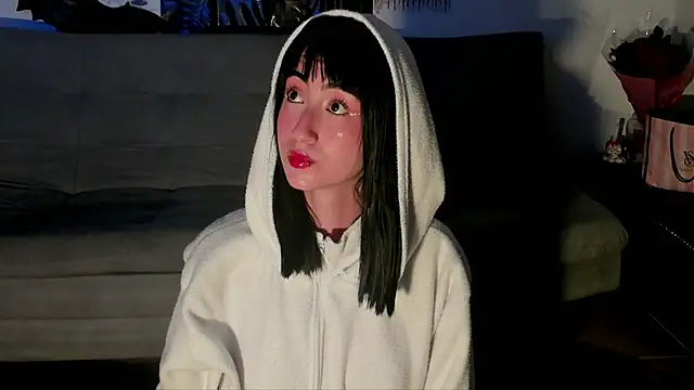 Snapshot of pauline_rouge chatting on 10-06-25, 10:12 pauline rouge online show from 10-06-25, 10:12