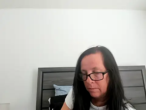 Snapshot of peachgoddess chatting on 09-27-25, 04:01 peachgoddess online show from 09-27-25, 04:01