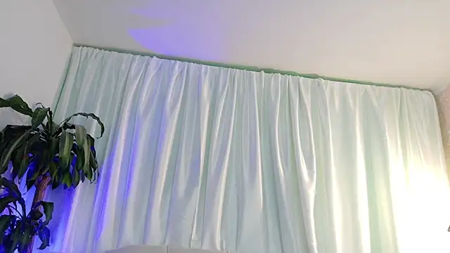 YuliethPetite online show from 07-17-26, 12:34