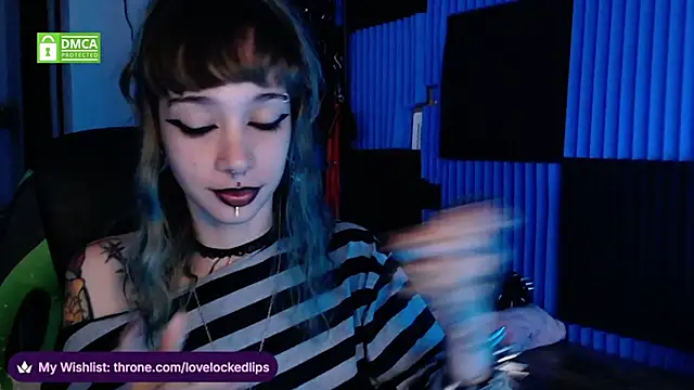 Snapshot of lovelockedlips chatting on 05-22-26, 04:01 lovelockedlips online show from 05-22-26, 04:01