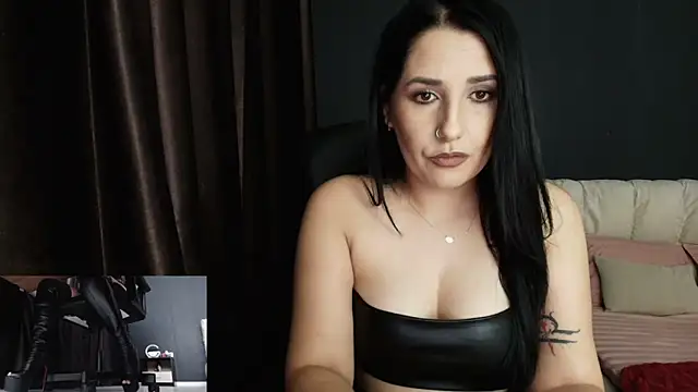 Snapshot of missdyaa chatting on 09-10-25, 10:21 missdyaa online show from 09-10-25, 10:21