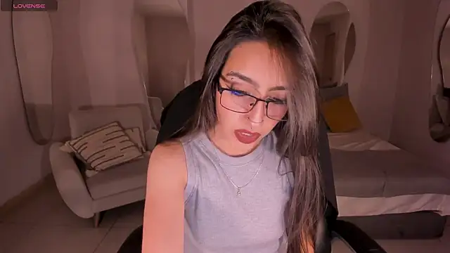 Snapshot of LarisaSmirnov chatting on 11-11-25, 04:23 LarisaSmirnov online show from 11-11-25, 04:23