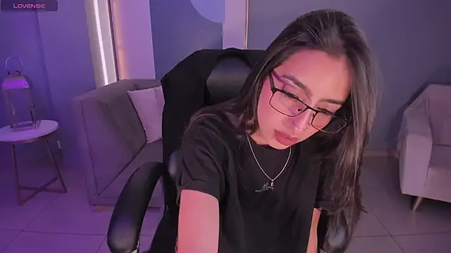 Snapshot of LarisaSmirnov chatting on 11-21-25, 03:49 LarisaSmirnov online show from 11-21-25, 03:49