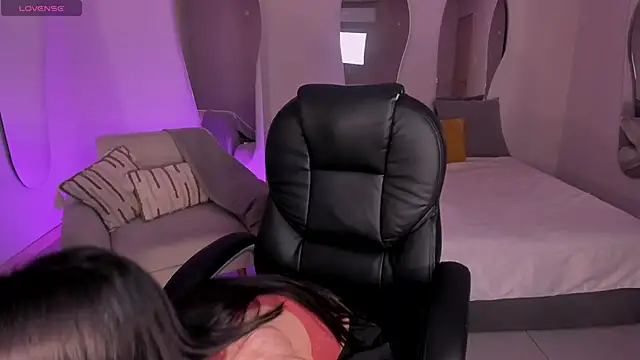 Snapshot of LarisaSmirnov chatting on 12-04-25, 04:00 LarisaSmirnov online show from 12-04-25, 04:00