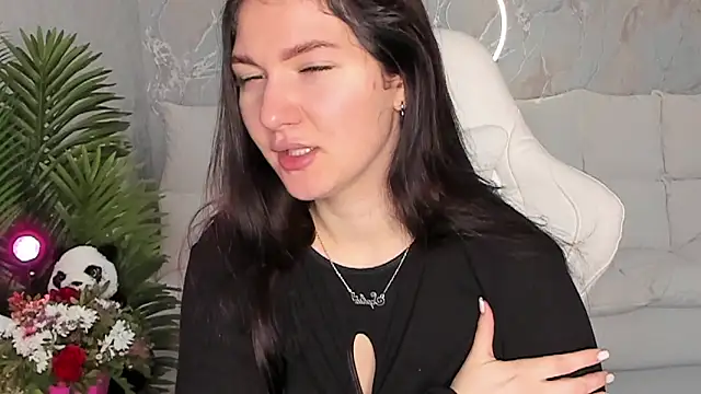 Snapshot of babyisperfect chatting on 11-18-25, 03:56 babyisperfect online show from 11-18-25, 03:56