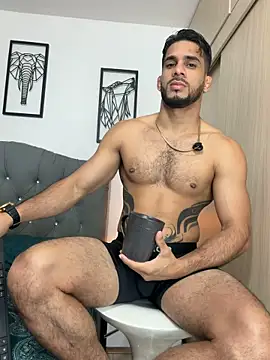 Maximiliano ford online show from 05-17-26, 10:44