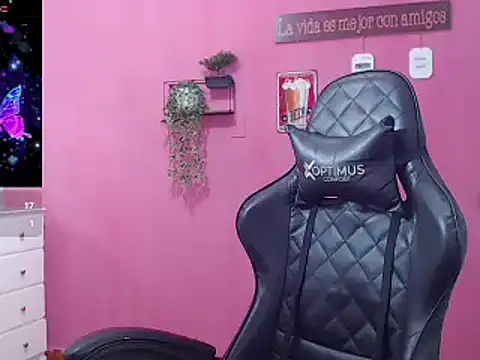 Snapshot of Anttonella_Pons chatting on 03-18-25, 03:10 Anttonella Pons online show from 03-18-25, 03:10