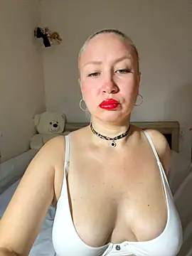 Nikusia online show from 10-18-25, 04:48