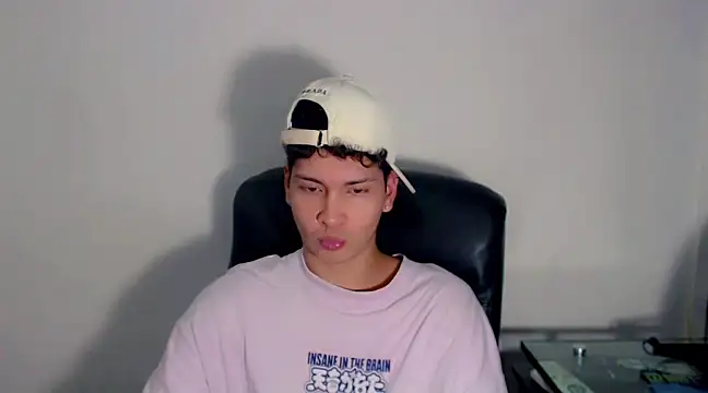 Snapshot of Jhojan_twink chatting on 03-22-25, 04:04 Jhojan twink online show from 03-22-25, 04:04