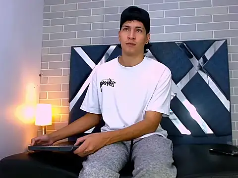 Snapshot of Jhojan_twink chatting on 09-27-25, 12:10 Jhojan twink online show from 09-27-25, 12:10