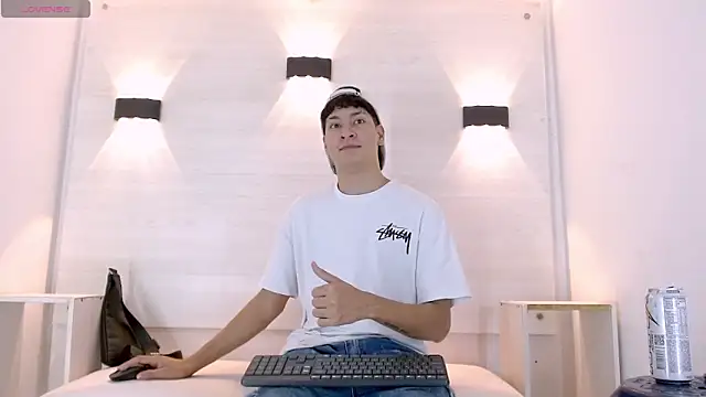 Snapshot of Jhojan_twink chatting on 10-12-25, 01:43 Jhojan twink online show from 10-12-25, 01:43