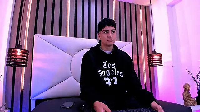 Snapshot of Jhojan_twink chatting on 10-22-25, 12:05 Jhojan twink online show from 10-22-25, 12:05