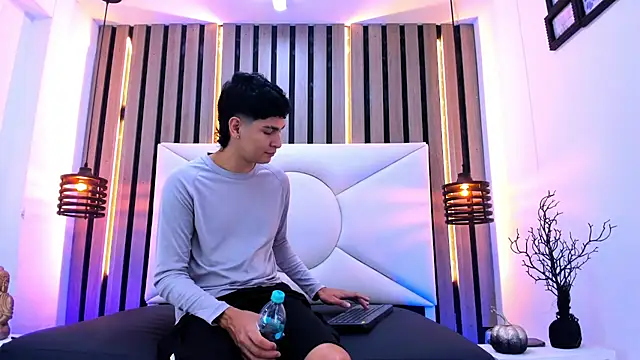 Snapshot of Jhojan_twink chatting on 10-24-25, 12:23 Jhojan twink online show from 10-24-25, 12:23